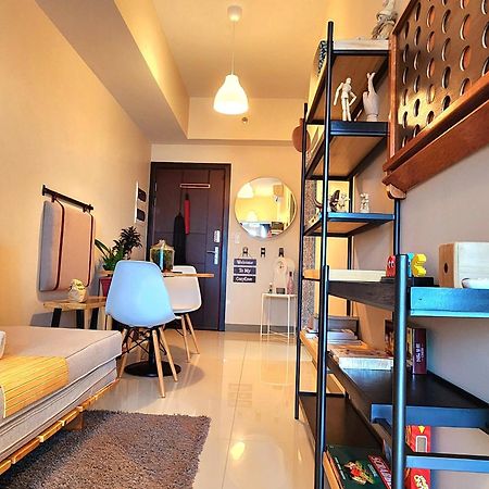 Spacious 7U Homey Unit Steps Away From Uptown Mall And Mitsukoshi Mall Free Parking With Washer Manila Bagian luar foto