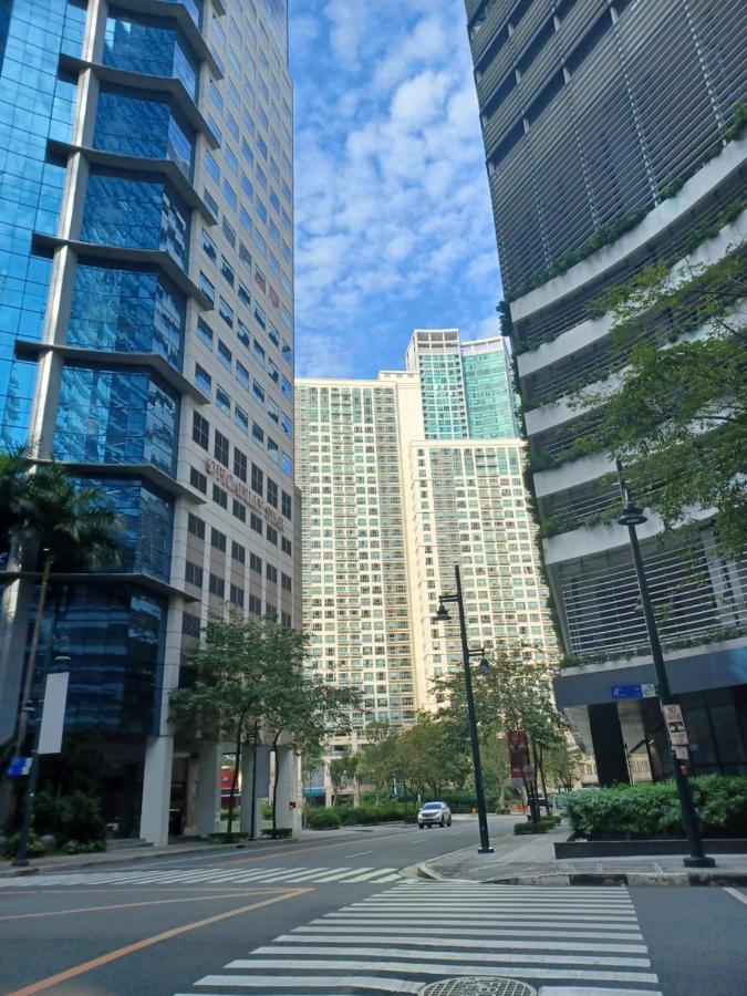 Spacious 7U Homey Unit Steps Away From Uptown Mall And Mitsukoshi Mall Free Parking With Washer Manila Bagian luar foto