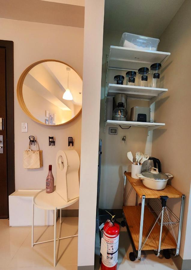 Spacious 7U Homey Unit Steps Away From Uptown Mall And Mitsukoshi Mall Free Parking With Washer Manila Bagian luar foto